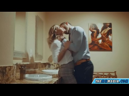 ❤️ När en bystig blondin förför dig på en offentlig toalett Kvalitets sex at us sv.tradewin.top ❌️